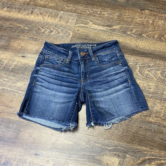 American Eagle Shorts Womens 2 Midi Blue Jean Denim Super Super Stretch Fray - Picture 1 of 8